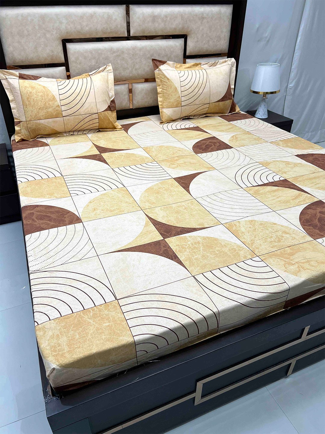 

Pure Decor Sapphire Brown Geometric Cotton 230 TC Fitted King Bedsheet & 2 Pillow Covers