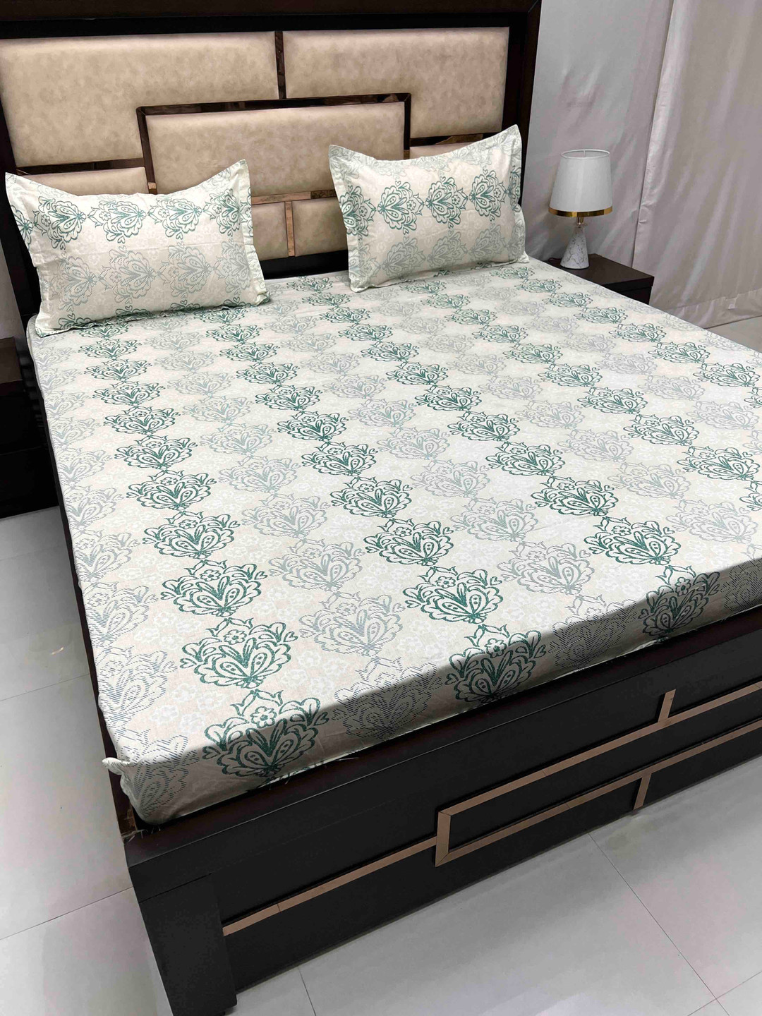 

Pure Decor White & Green Pure Cotton 230 TC Super King Fitted Bedsheet & 2 Pillow Covers