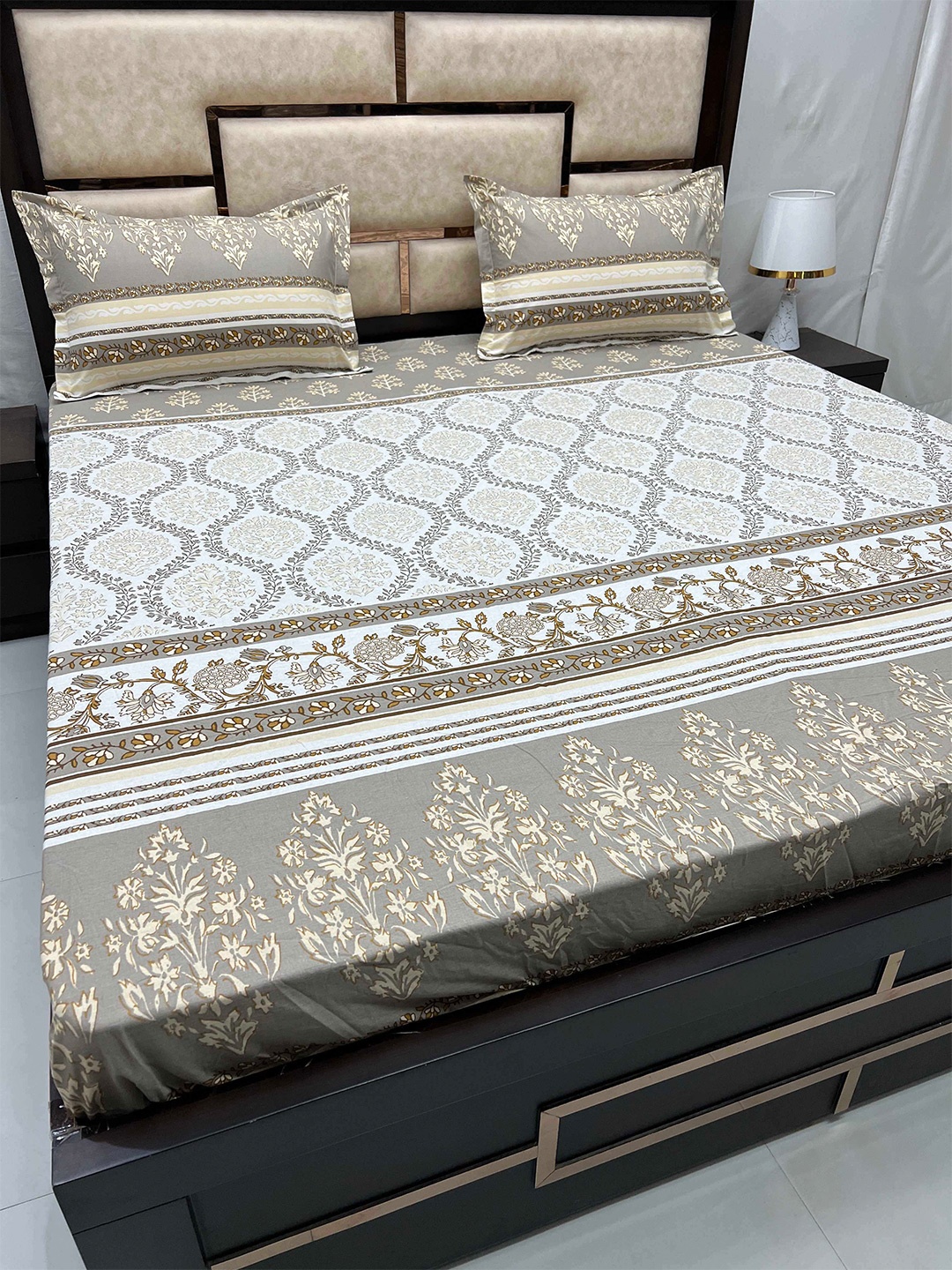 

Pure Decor Sapphire White Floral Cotton 230 TC Fitted King Bedsheet & 2 Pillow Covers