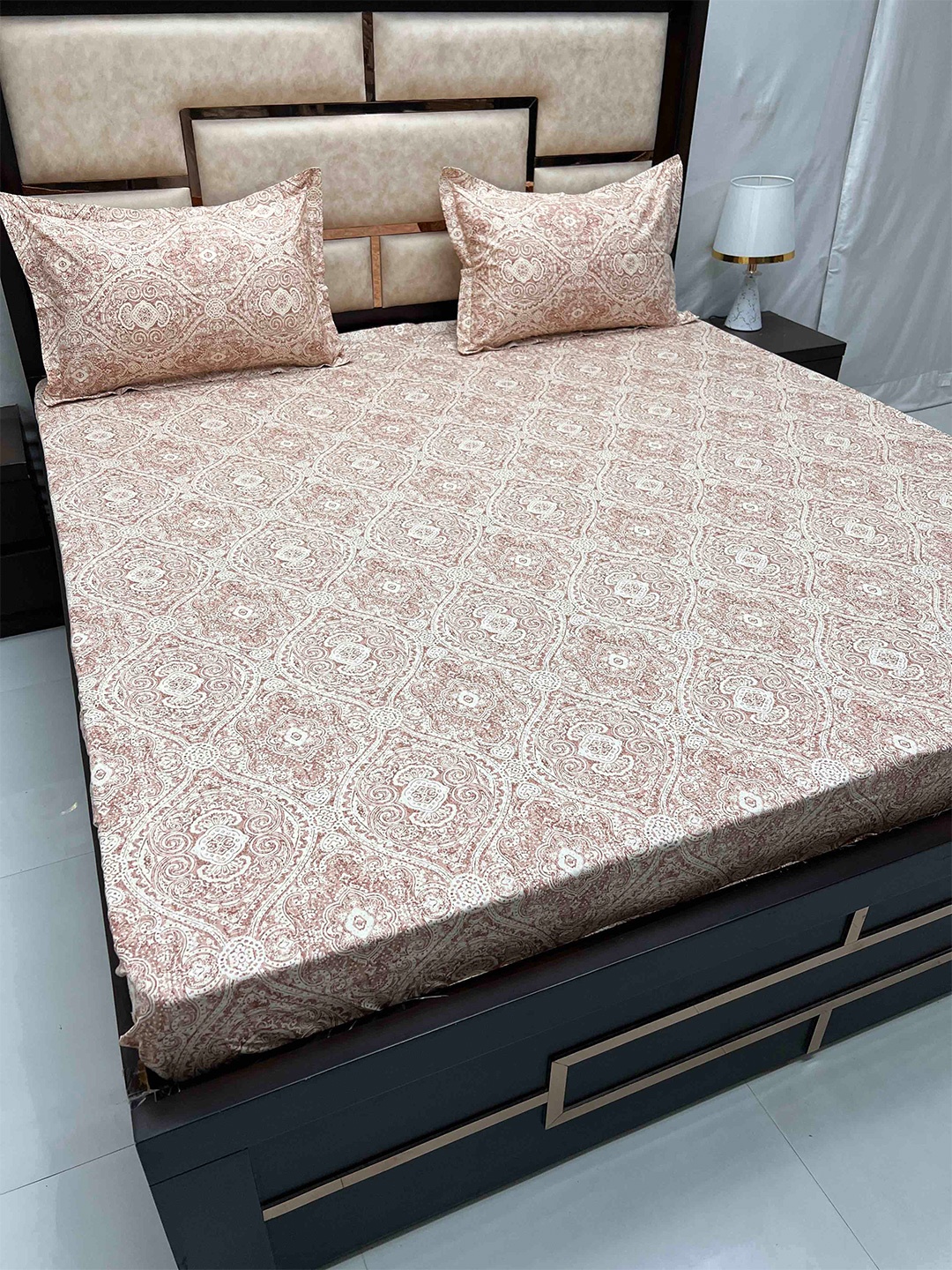 

Pure Decor Brown Pure Cotton 230 TC Super King Fitted Bedsheet with 2 Pillow Covers