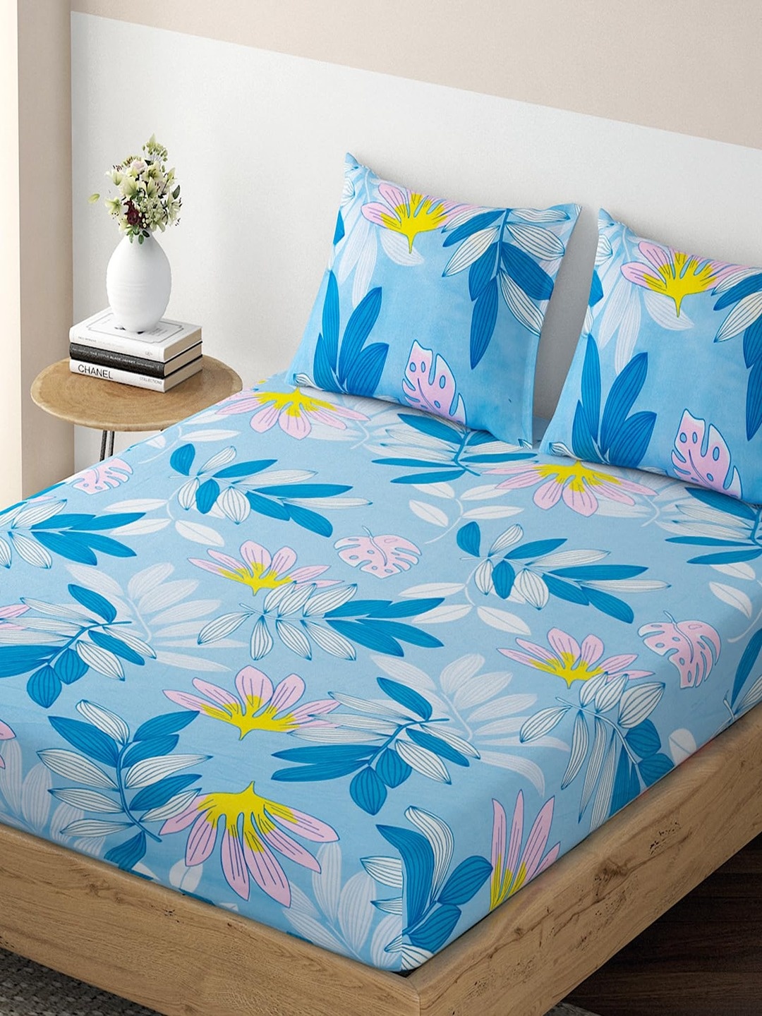 

HOKIPO Blue & White Floral Microfiber 125 GSM Fitted King Bedsheet With 2 Pillow Covers