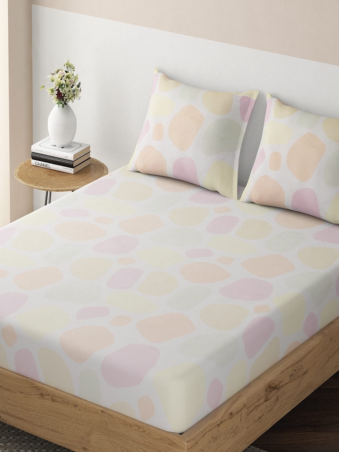

HOKIPO Abstract Print Microfiber 135 GSM Queen Bedsheet with 2 Pillow Covers, Pink