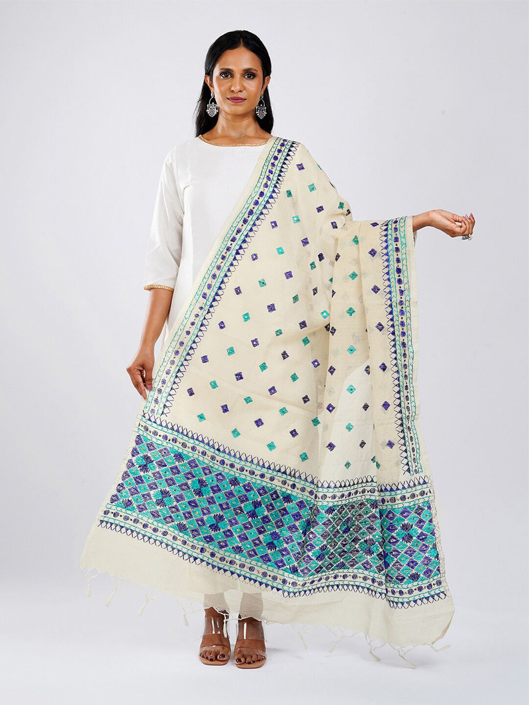 

TEEJH Ethnic Motifs Embroidered Cotton Silk Dupatta With Phulkari, White