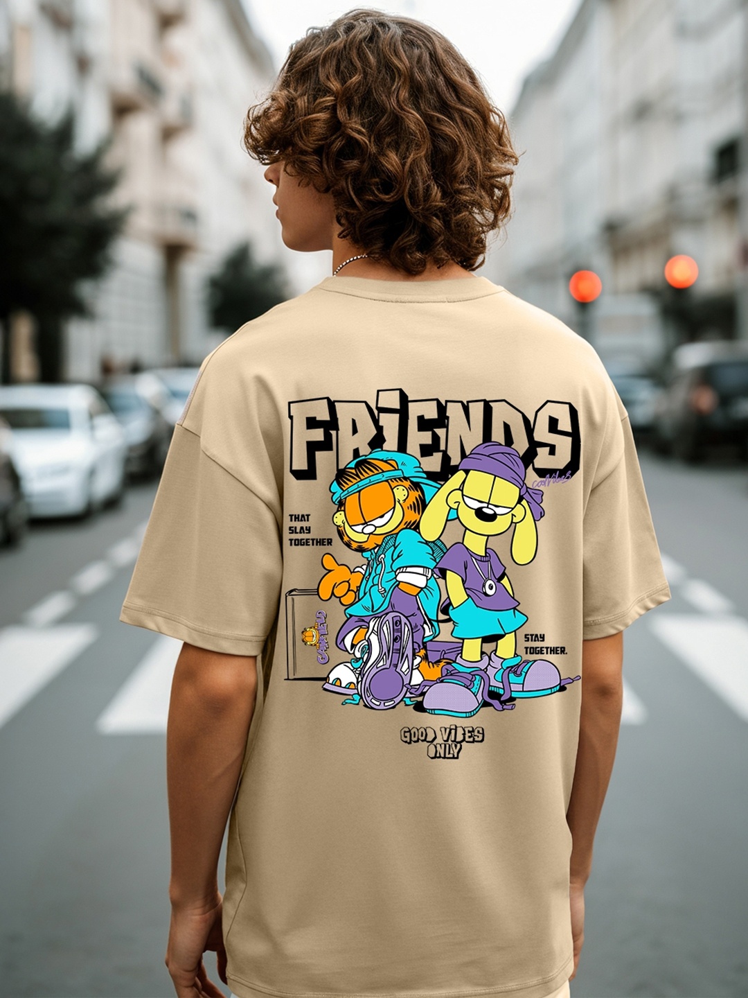 

Bewakoof Garfield Printed Drop-Shoulder Cotton Oversized T-shirt, Beige