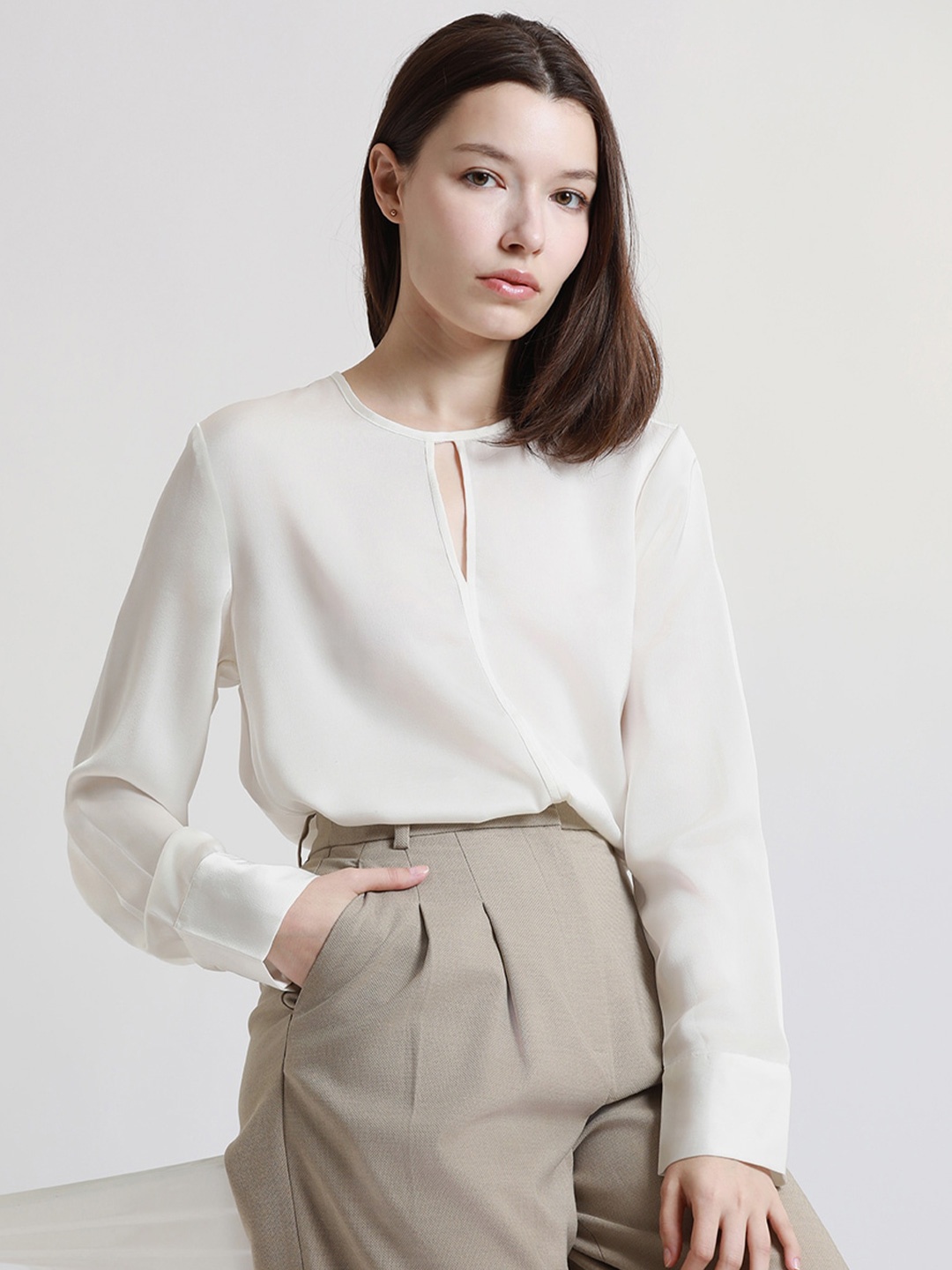 

DL Woman Keyhole Neck Puff Sleeve Crepe Top, Off white