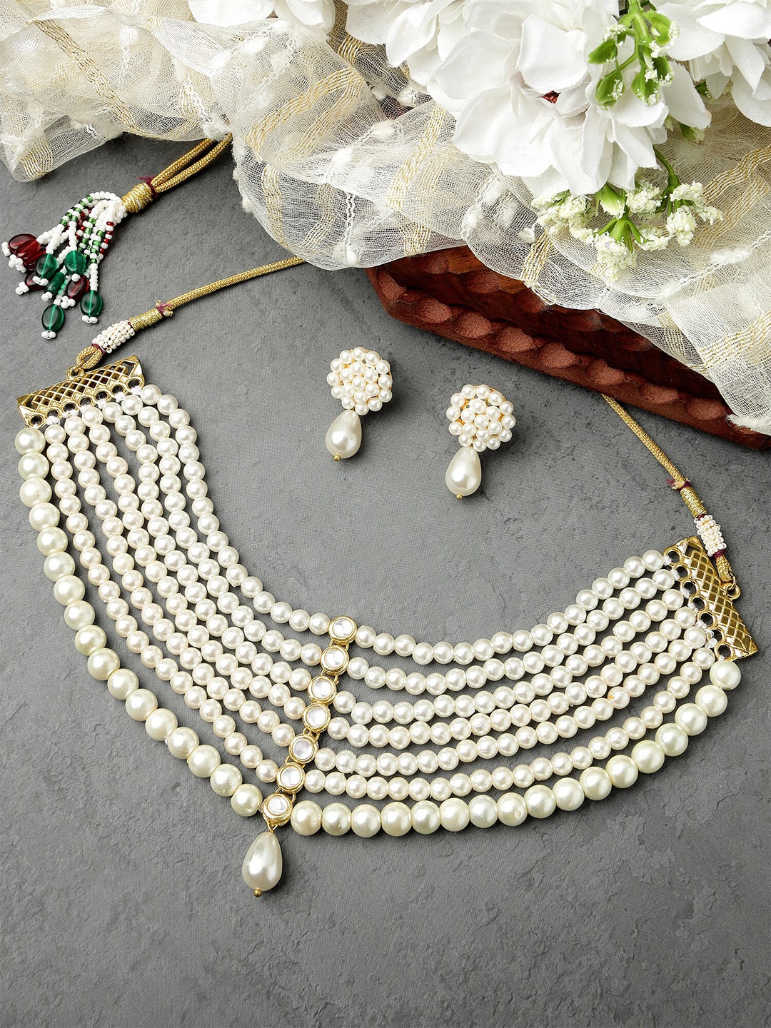 

KARATCART Gold-Plated Kundan Studded & Beaded Jewellery Set