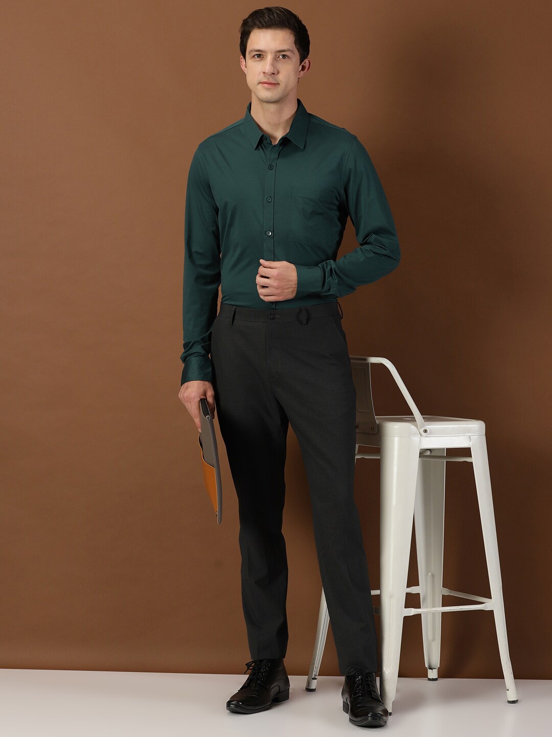 

INVICTUS Original Slim Fit Spread Collar Long Sleeve Formal Shirt, Green