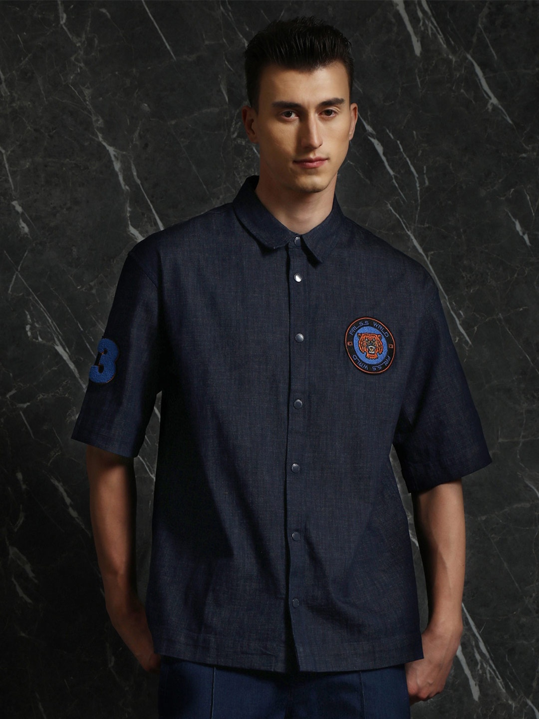 

Breakbounce Blue Tailored Fit Applique Detailed Denim Casual Shirt