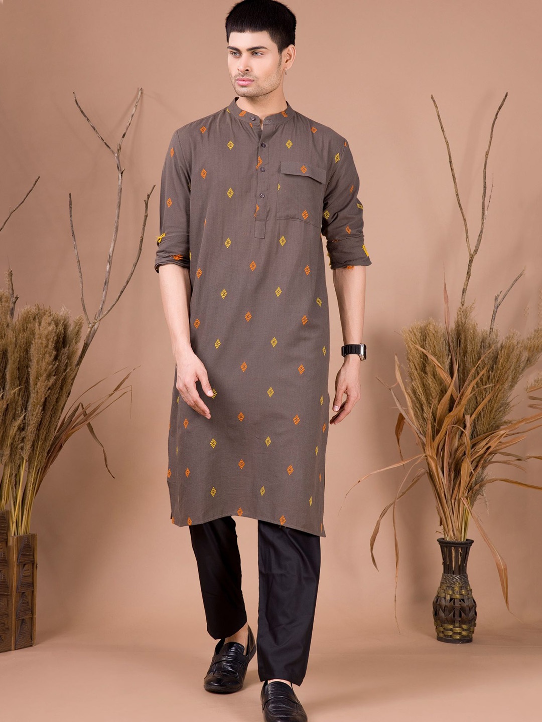 

SHIWAM ETHNIX Geometric Printed Band Collar Straight Kurta with Pyjamas, Grey