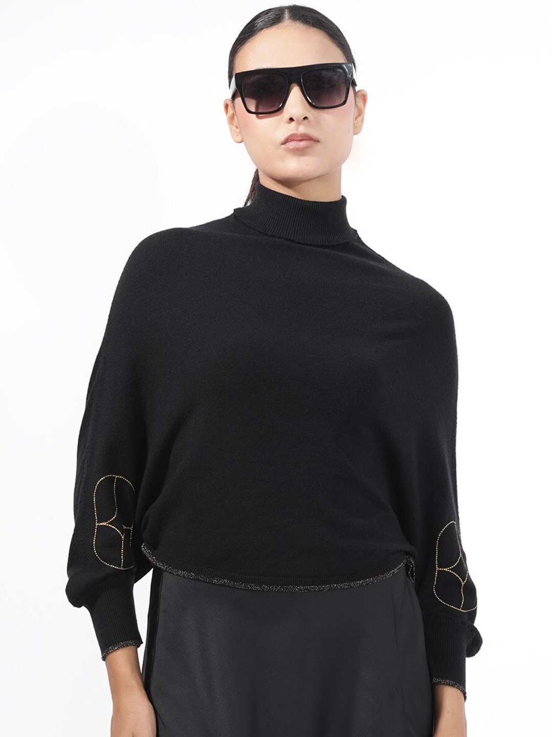 

RAREISM Turtle Neck Pullover Sweaters, Black