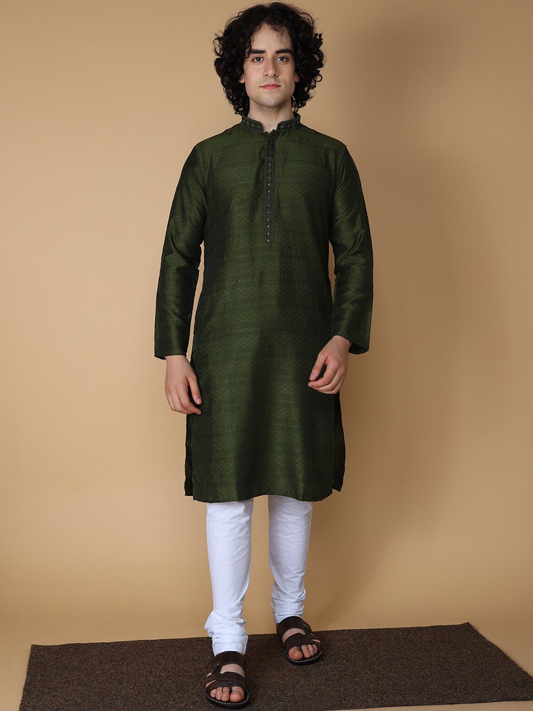 

MAAHI FABS Woven Design Mandarin Collar Regular Kurta with Churidar, Green