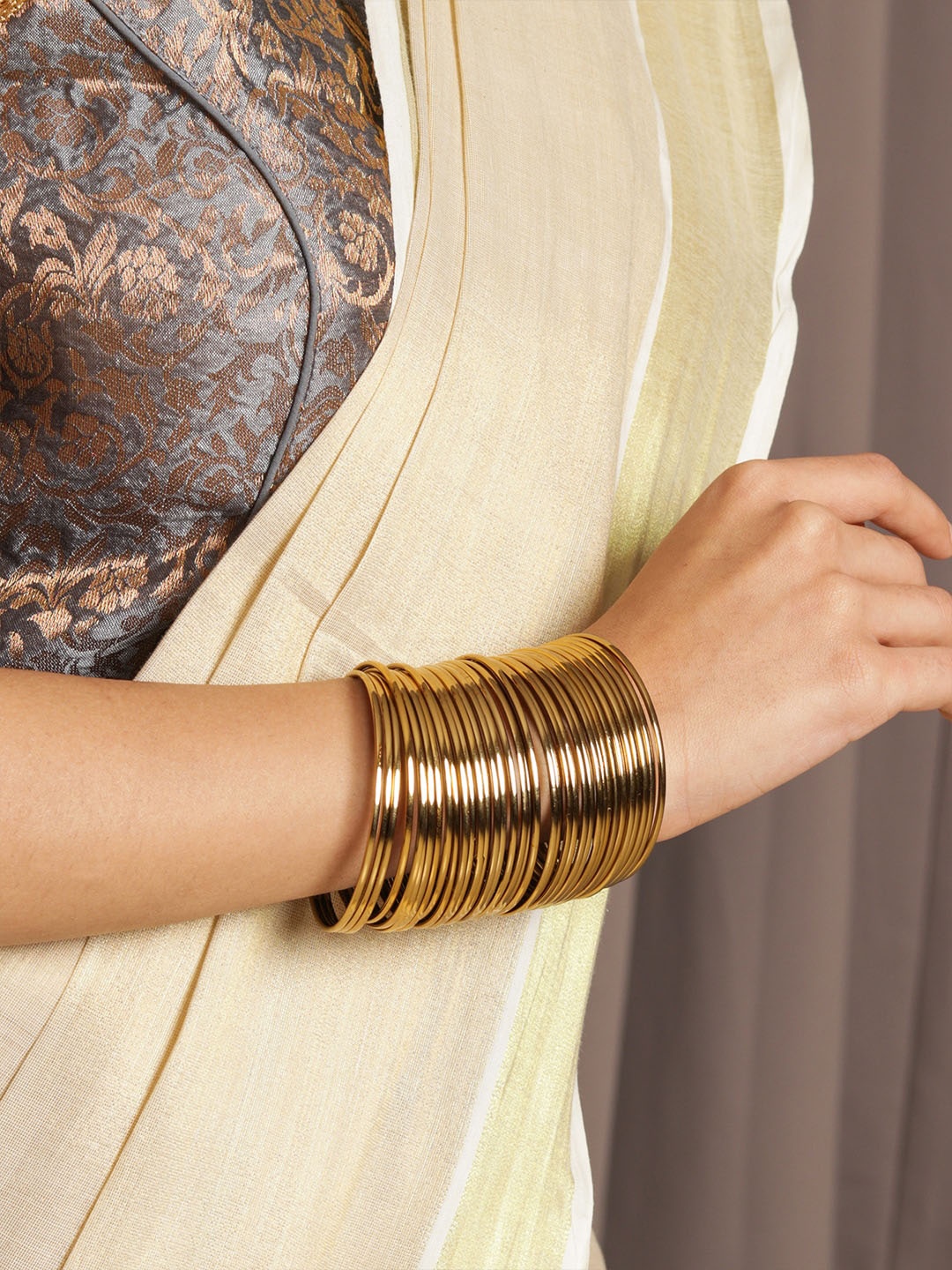 

Fida Set Of 18 Gold-Plated Bangles