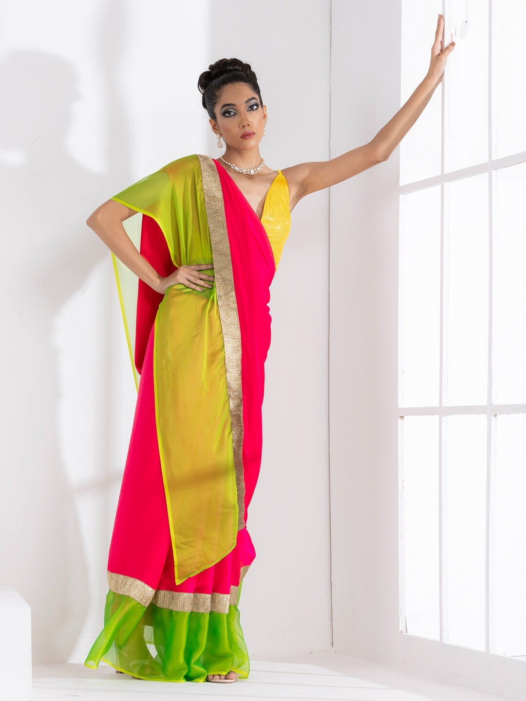 

Swtantra Colourblocked Poly Chiffon Saree, Pink