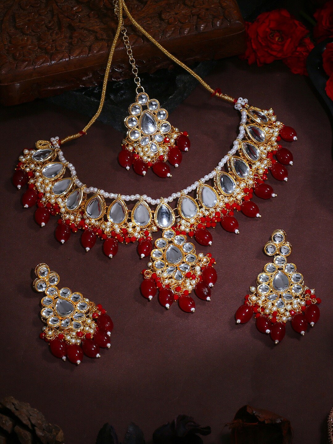 

Estele Gold-Plated Kundan-Studded & Beaded Jewellery