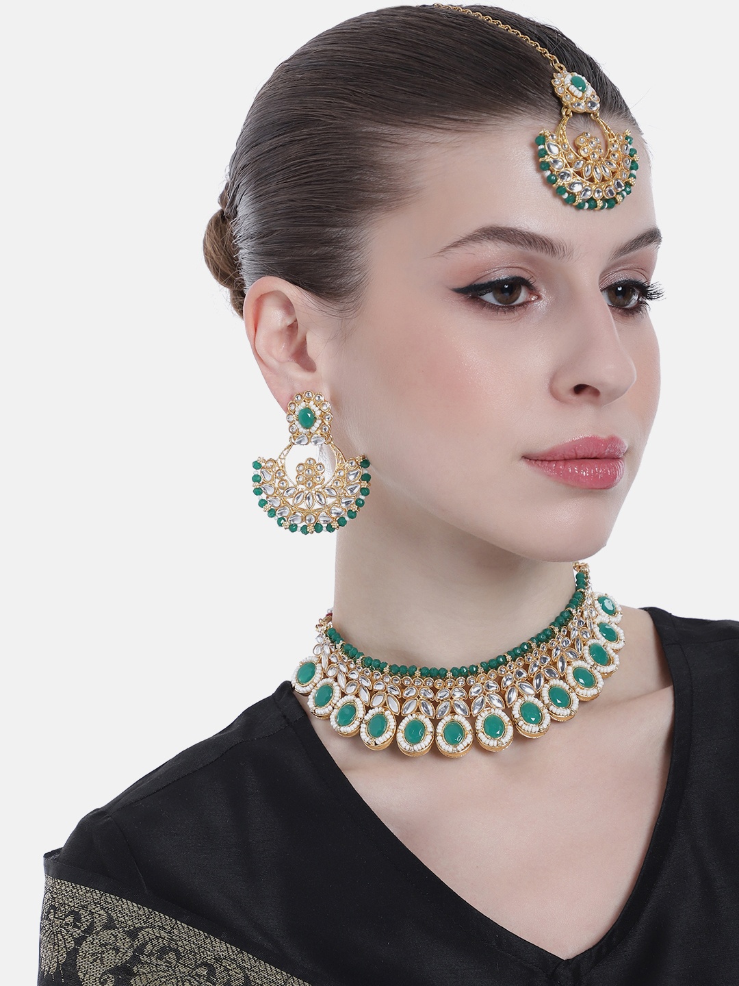 

Estele Gold-Plated Stone-Studded & Pearls Beaded Jewellery Set