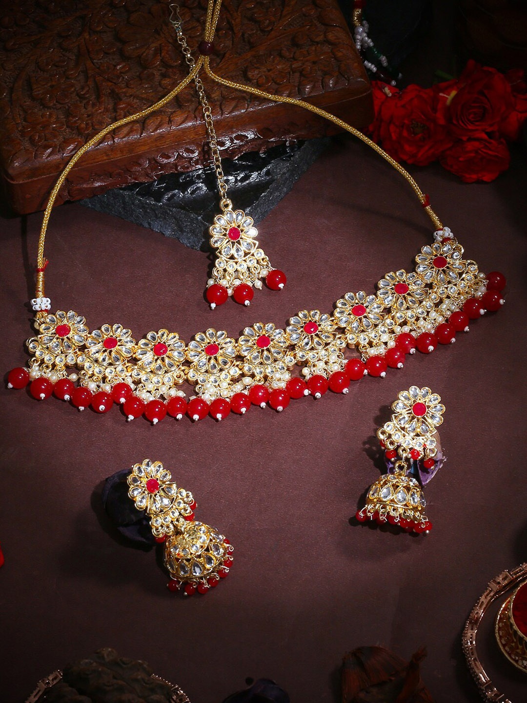 

Estele Gold-Plated Kundan-Studded & Pearls Beaded Jewellery Set