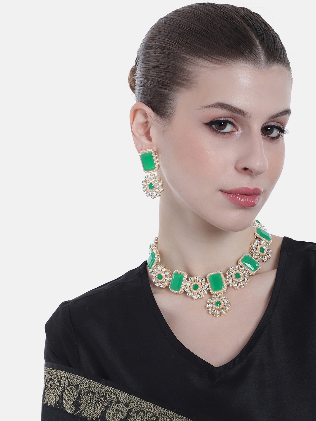 

Estele Gold-Plated Kundan-Studded Jewellery Set
