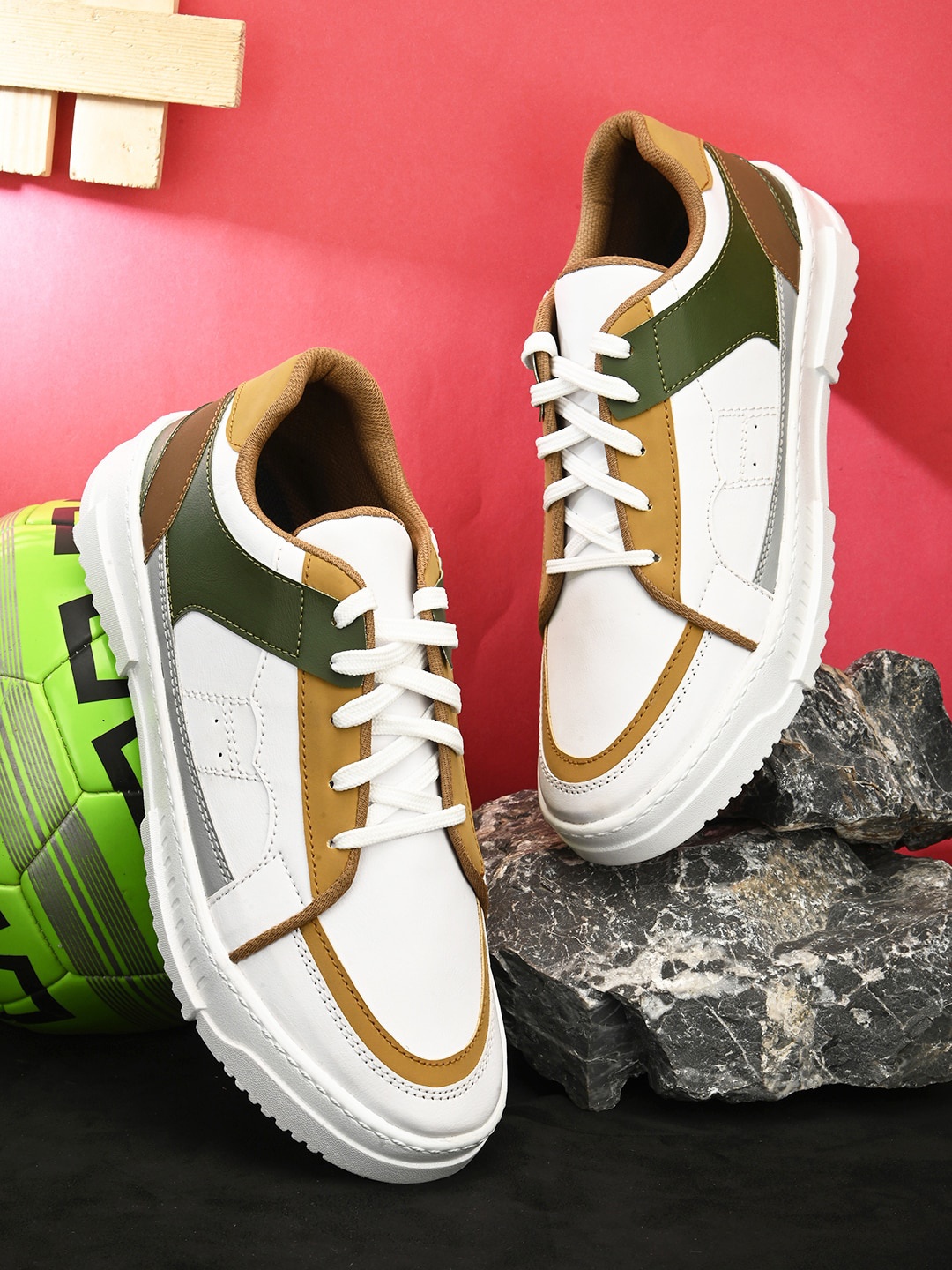 

RL Rocklin Men Colourblocked Lightweight Sneakers, White