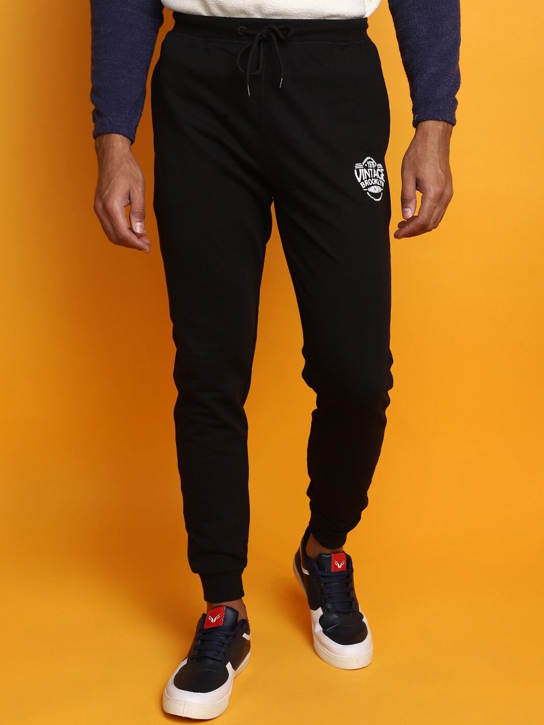 

V-Mart Men Printed Fleece Mid-Rise Track Pants, Black