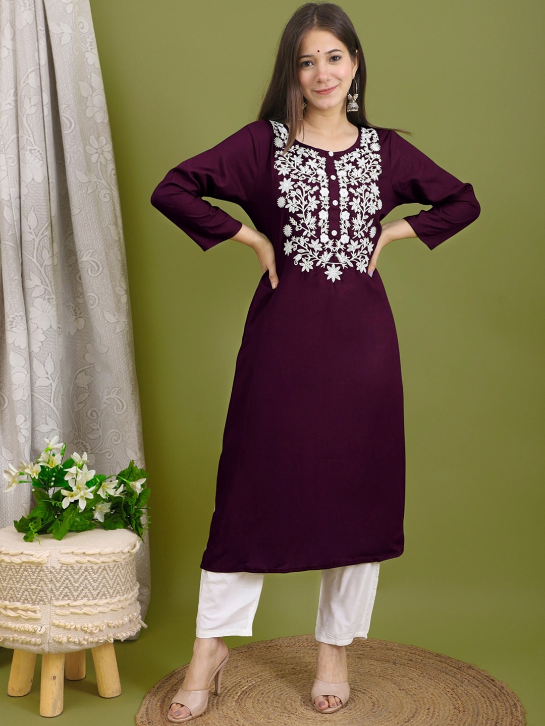 

R RANAK CREATION Embroidered Straight Kurta, Purple