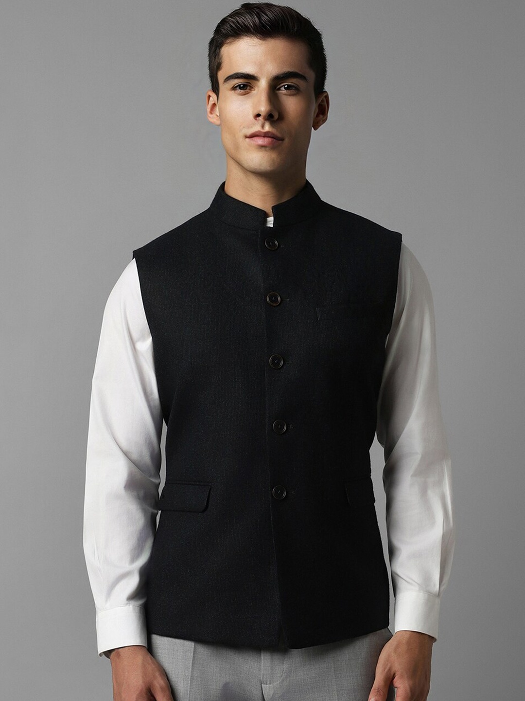 

Louis Philippe Textured Mandarin Collar Slim-Fit Pure Woollen Nehru Jacket, Black