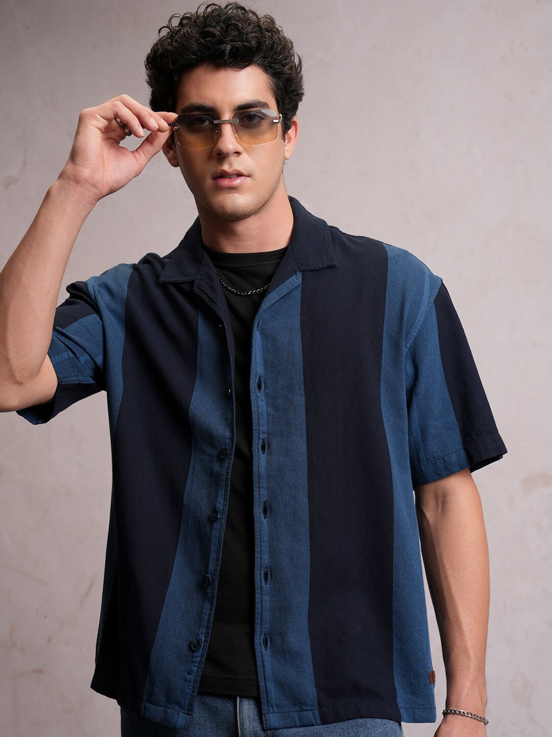 

Locomotive Men Navy Dobby Textured Striper Camp Collar Oversized Shirt, Navy blue