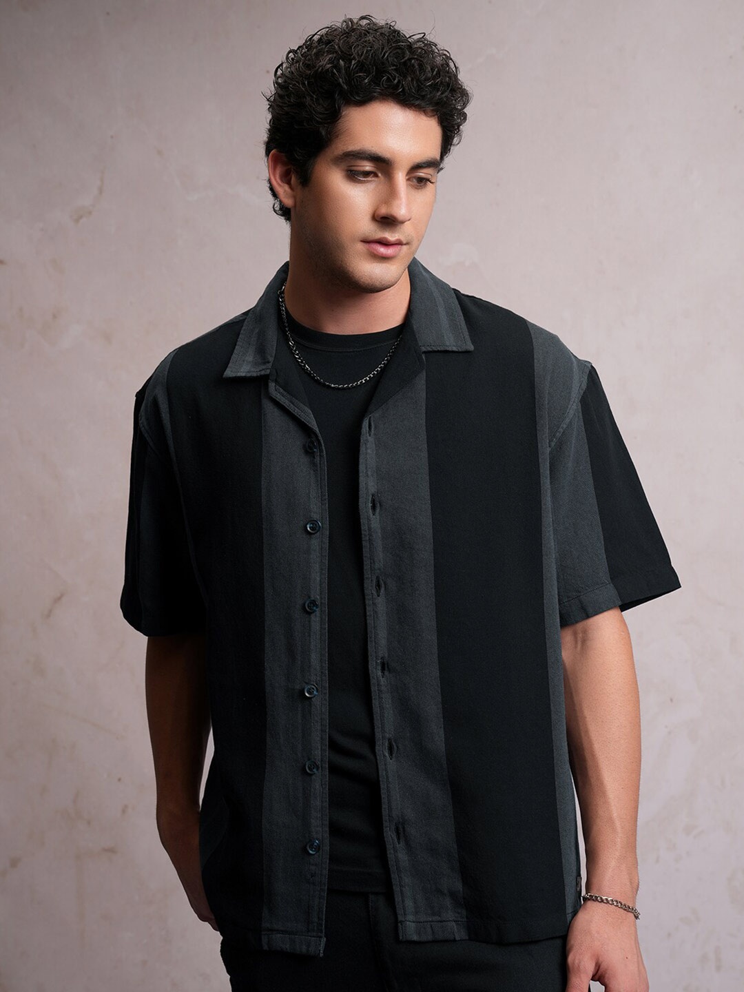 

LOCOMOTIVE Dobby Textured Striper Camp Collar Oversized Shirt, Black