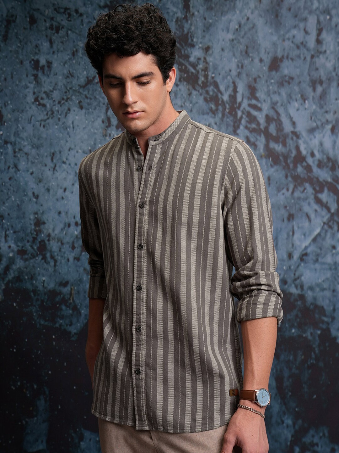 

Locomotive Men Grey Mock Lino Dobby Textured Striper Stand-Up Collar Regular Shirt