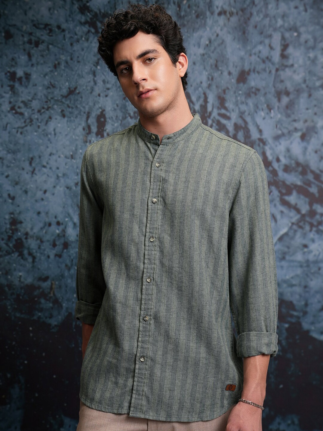 

LOCOMOTIVE Textured Striper Stand-Up Collar Regular Shirt, Green