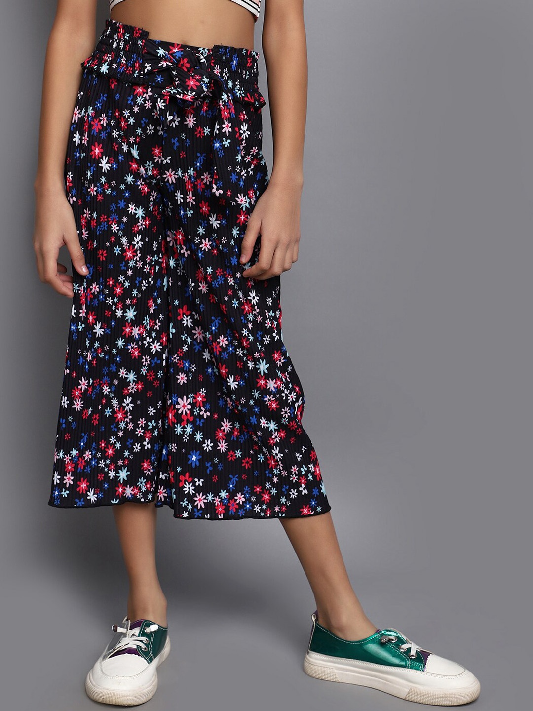 

V-Mart Girls Floral Printed Loose Fit Three Fourth Length Pleated Culottes Trousers, Black