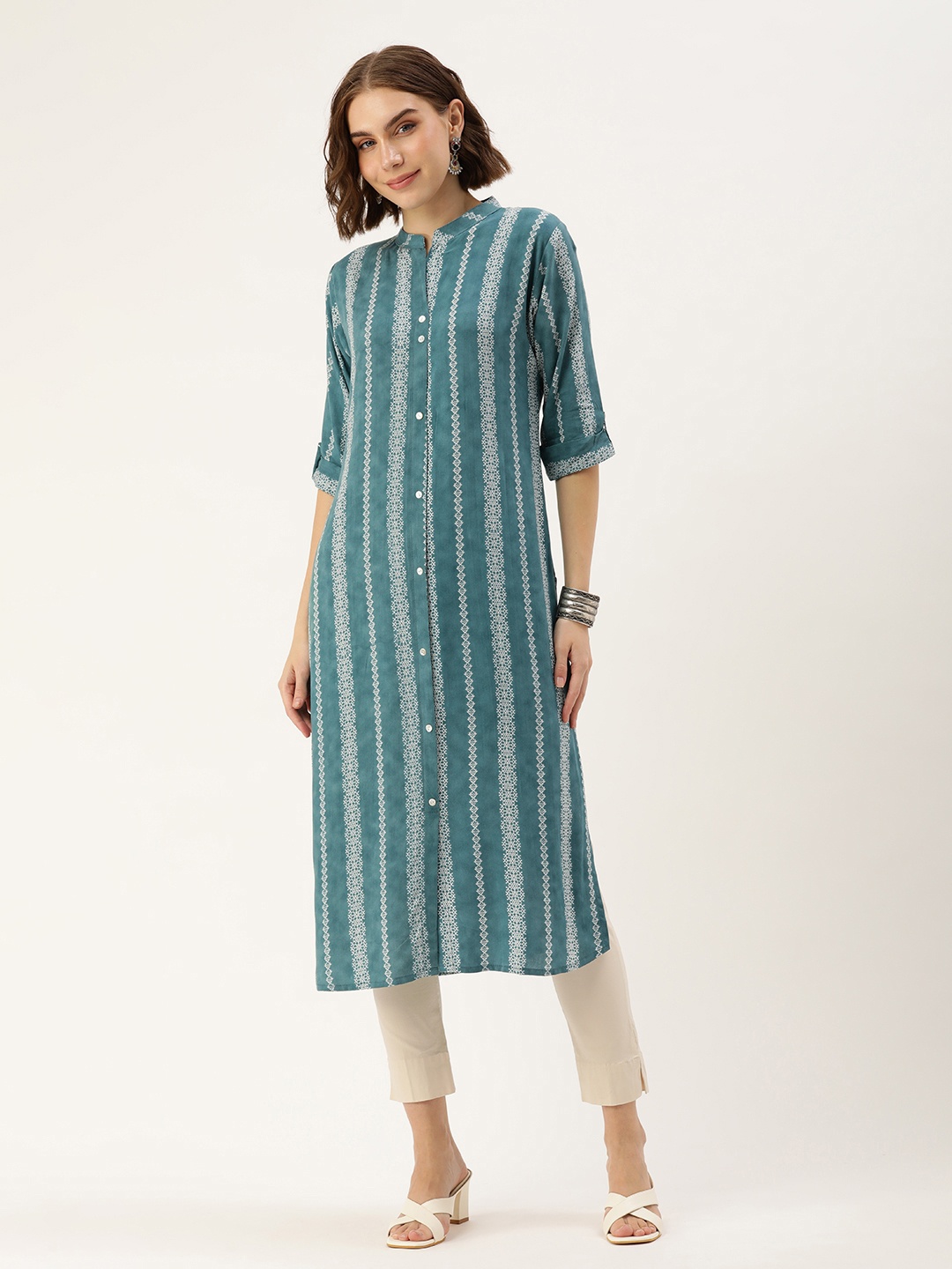 

SHANVIKA Women Abstract Printed Straight Kurta, Teal
