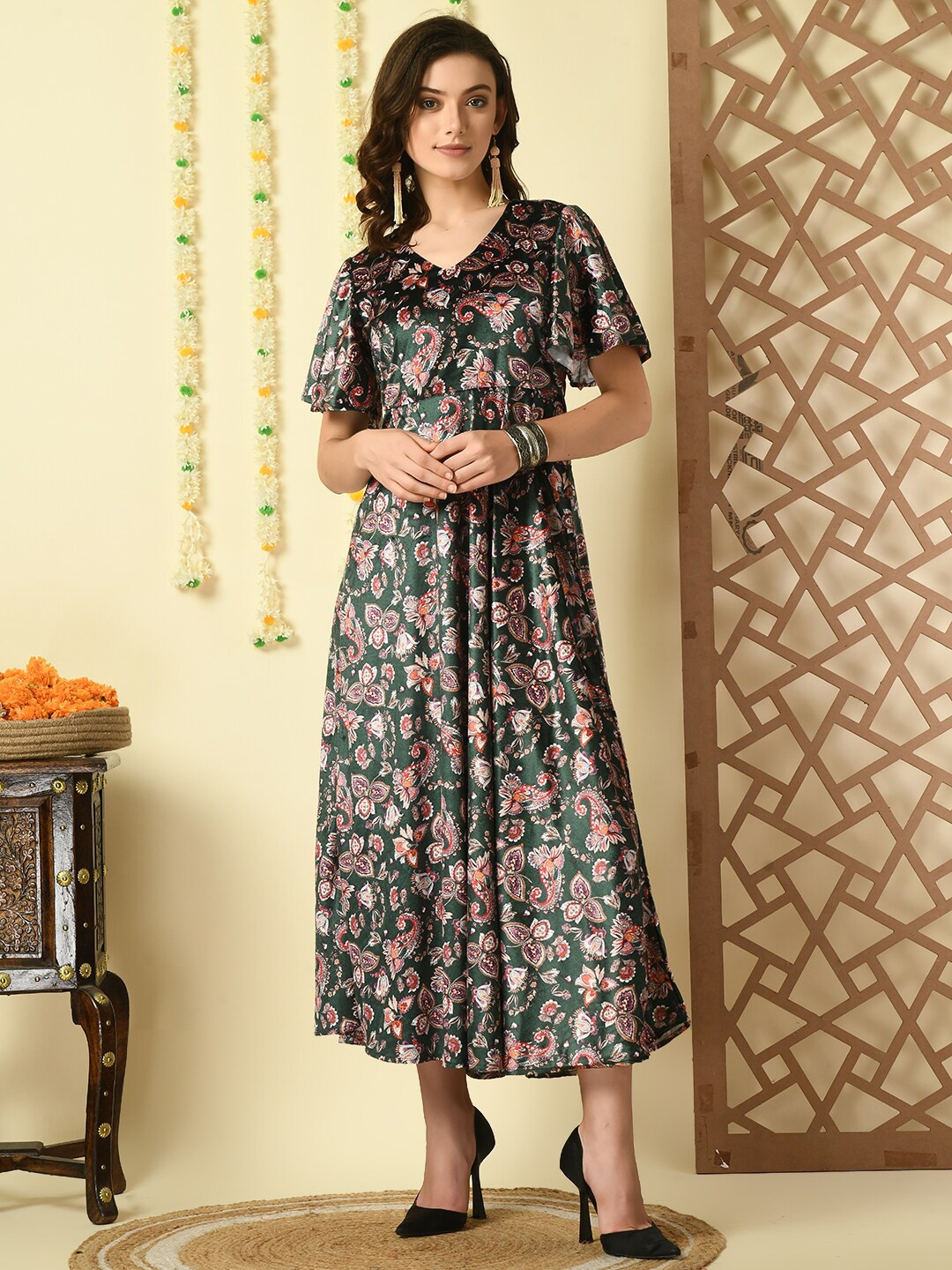 

Myshka Floral Printed Flared Sleeves A-Line Midi Dress, Green