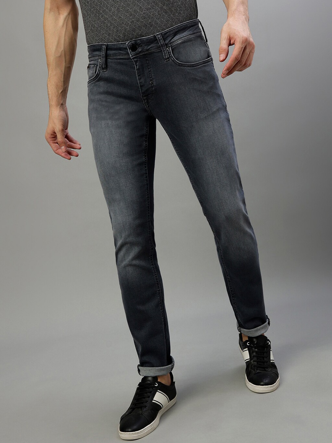 

Antony Morato Men Tapered Fit Clean Look Light Fade Stretchable Jeans, Black