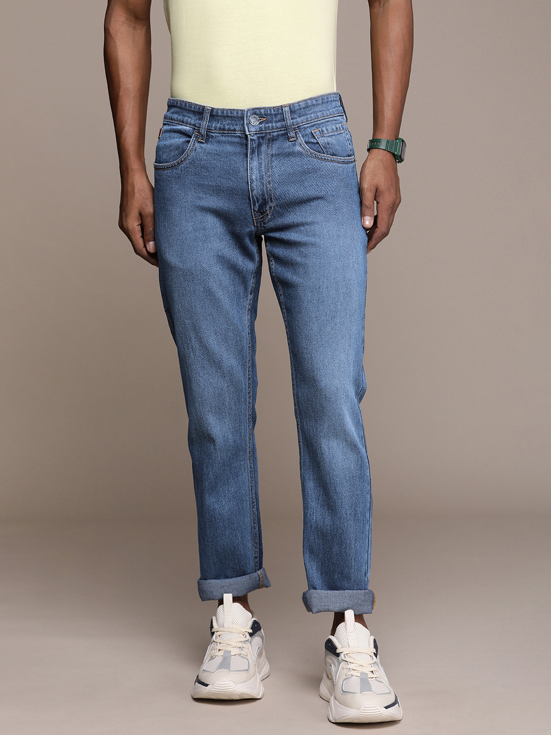

WROGN Men Regular Fit Mid-Rise Light Fade Stretchable Jeans, Blue