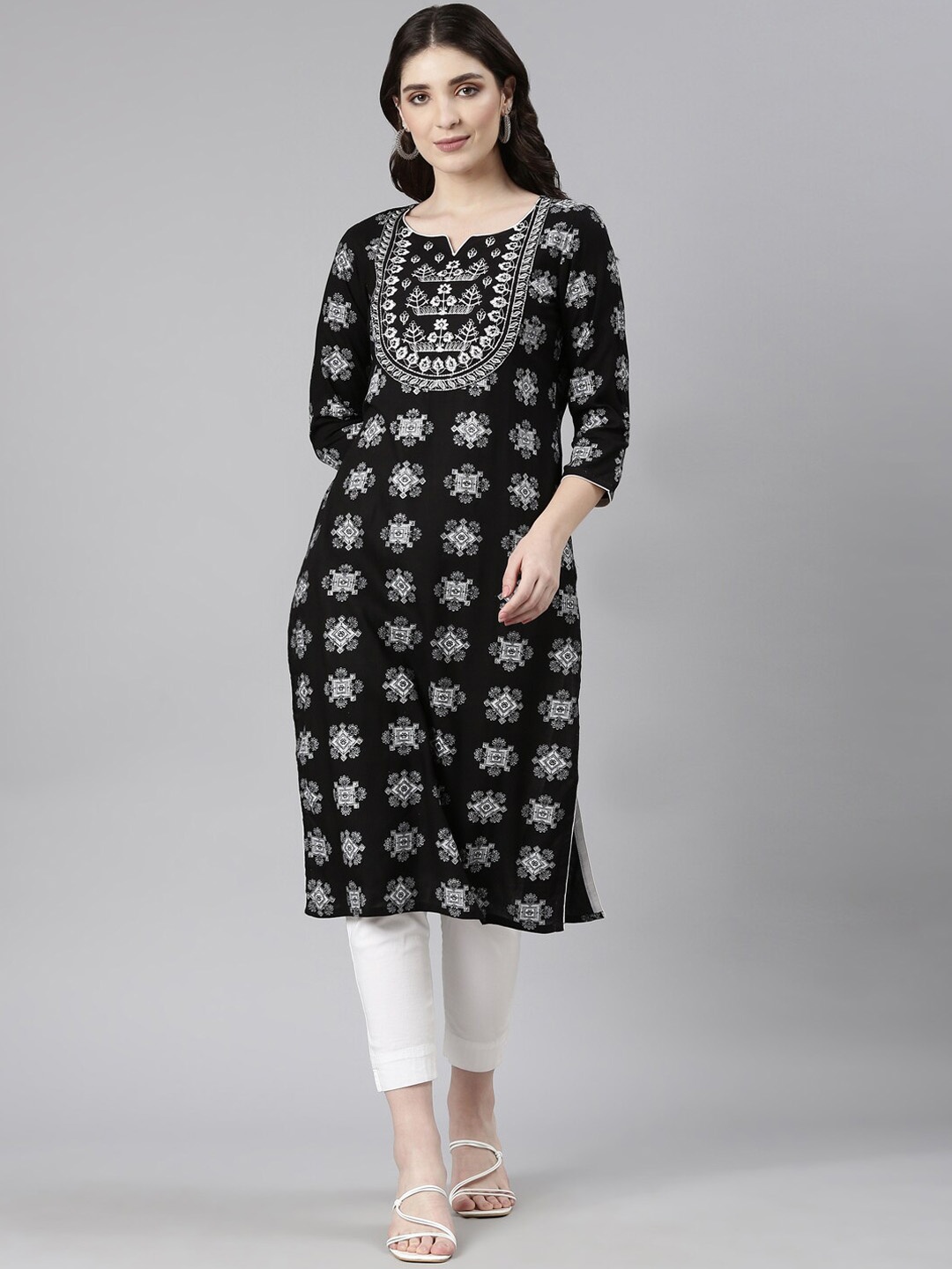 

Souchii Ethnic Motifs Embroidered Round Notched Neck Straight Kurta, Black