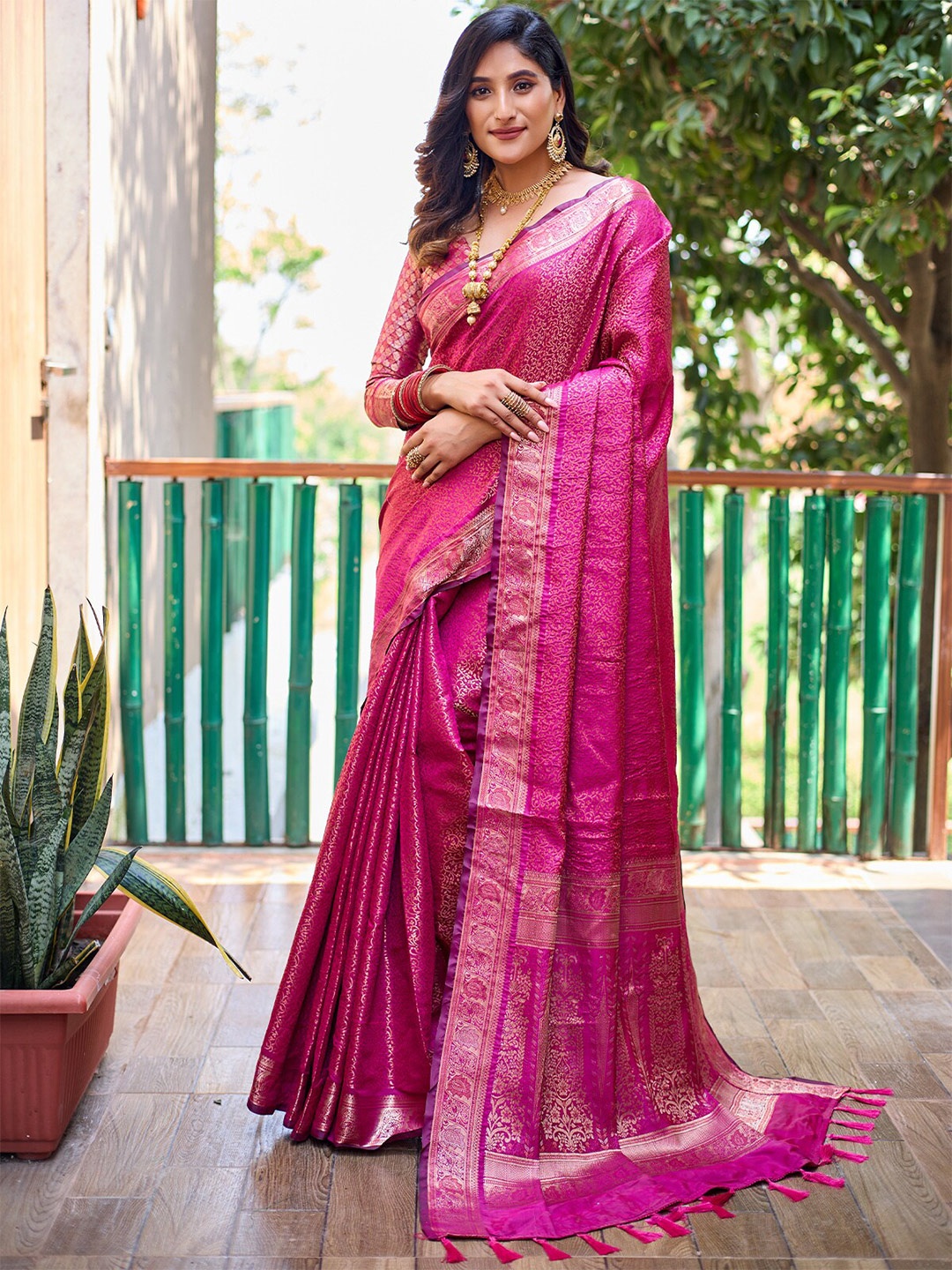 

ODETTE Floral Woven Design Zari Saree, Pink