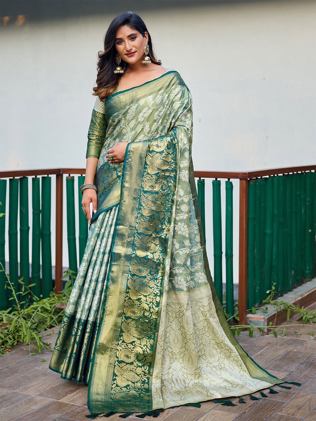 

ODETTE Ethnic Motifs Woven Designed Zari Banarasi Saree, Green