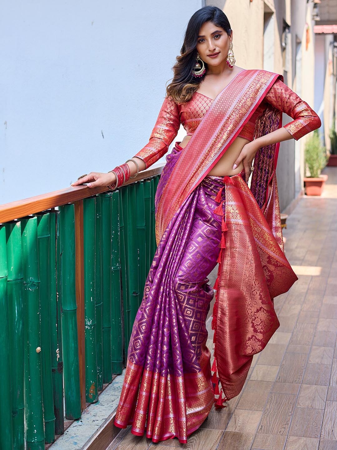 

ODETTE Ethnic Motifs Woven Design Zari Saree, Purple