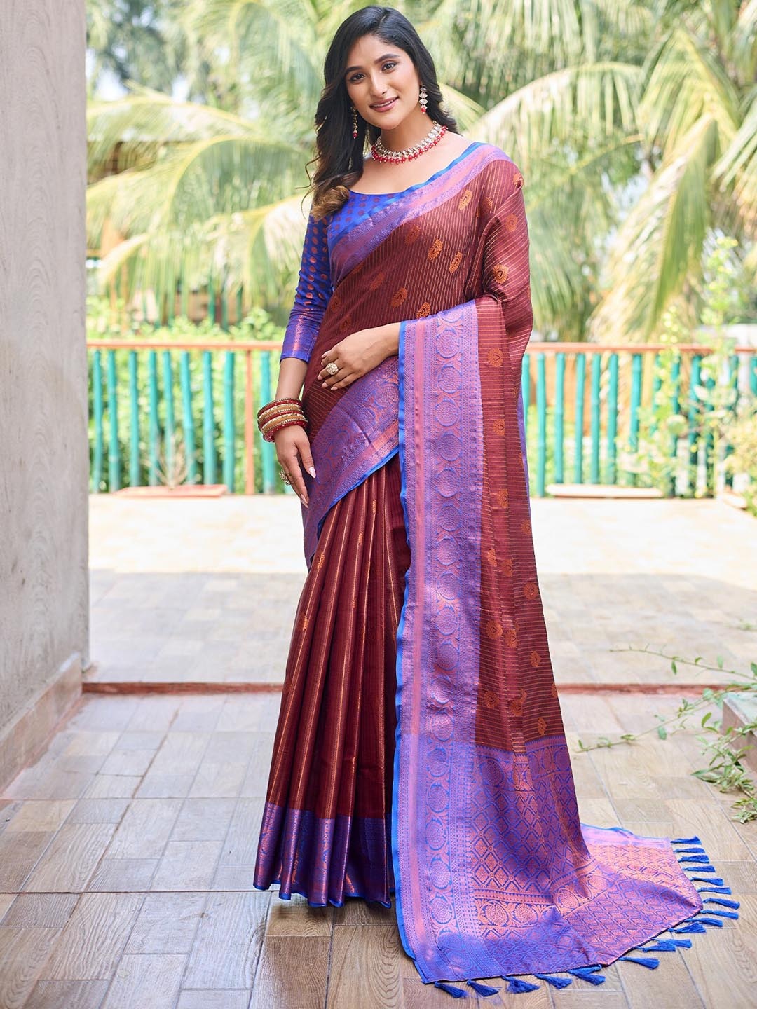 

ODETTE Woven Designed Saree, Maroon