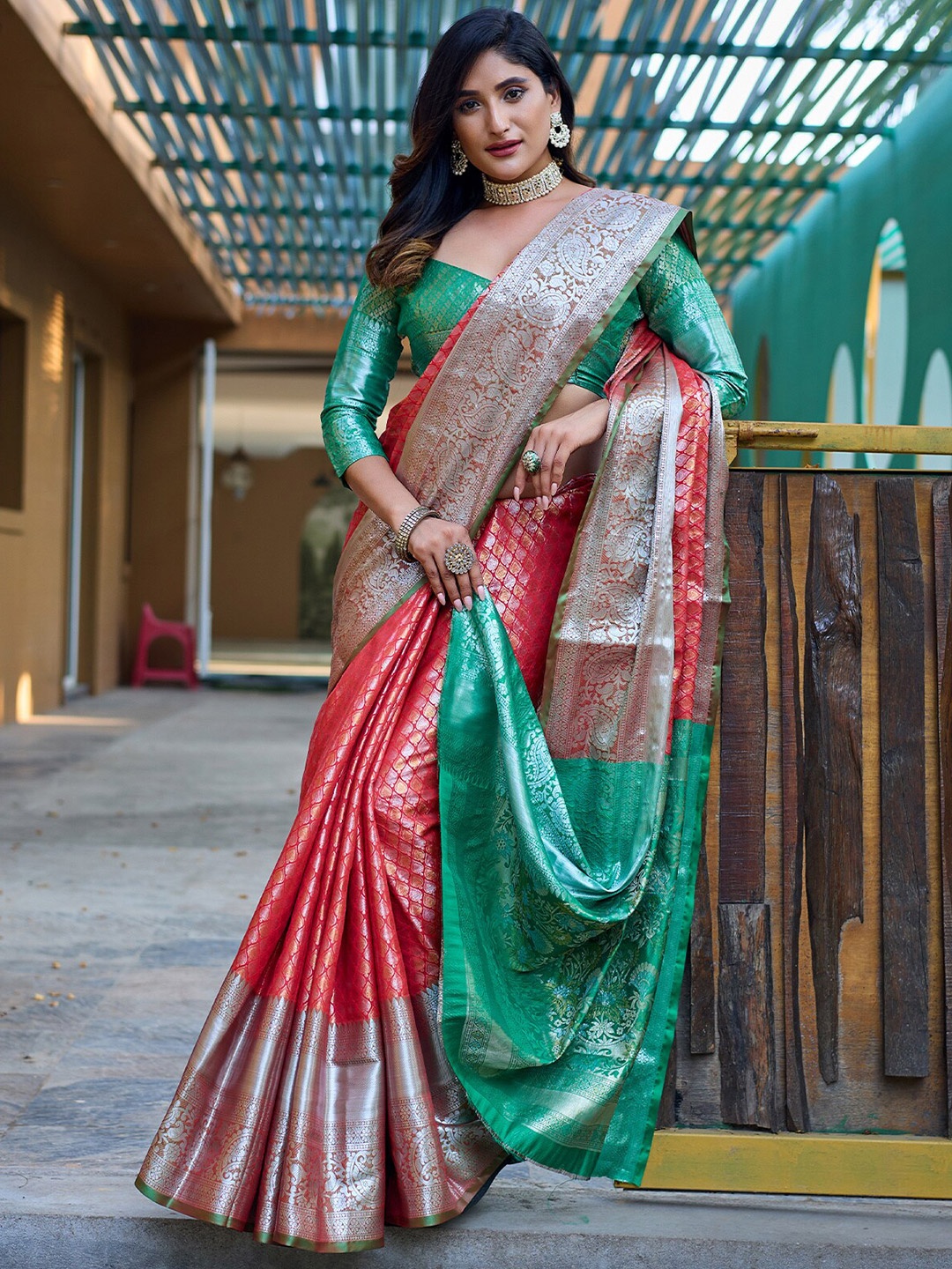 

ODETTE Ethnic Motifs Woven Design Banarasi Saree, Red