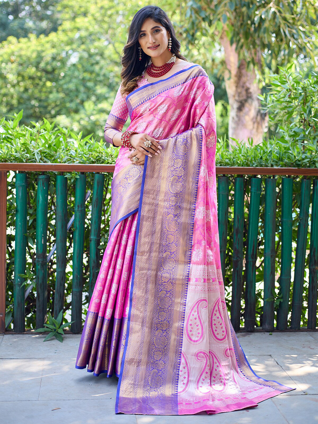 

ODETTE Ethnic Motifs Woven Design Zari Saree, Pink
