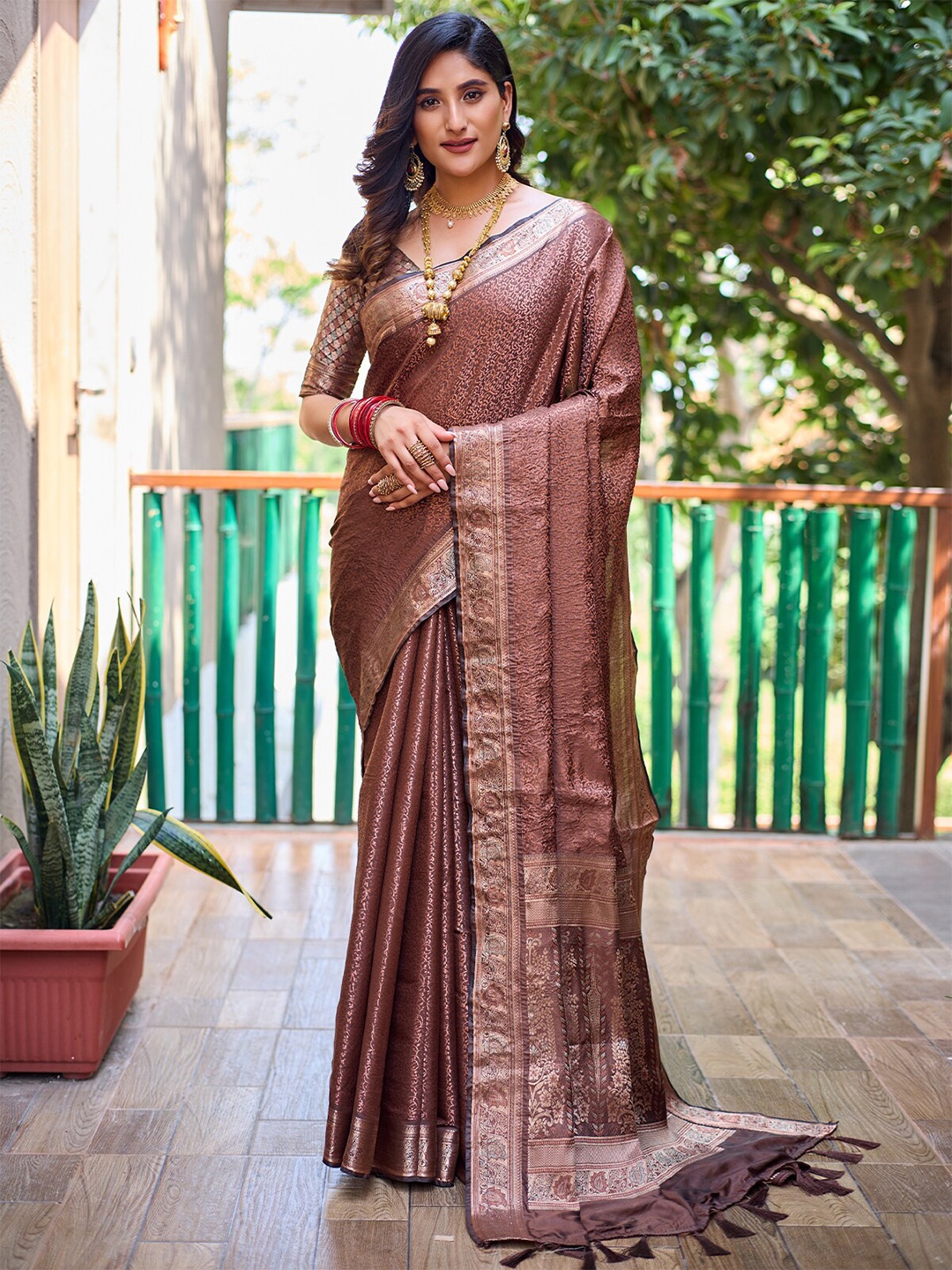 

ODETTE Woven Designed Zari Saree, Brown