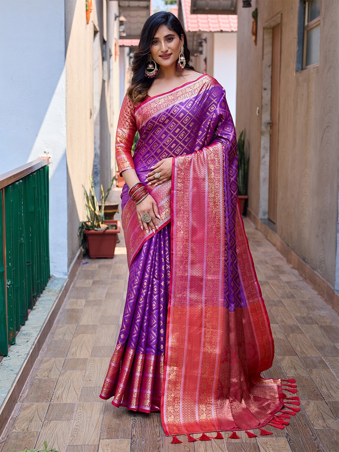 

ODETTE Ethnic Motifs Woven Design Saree, Violet