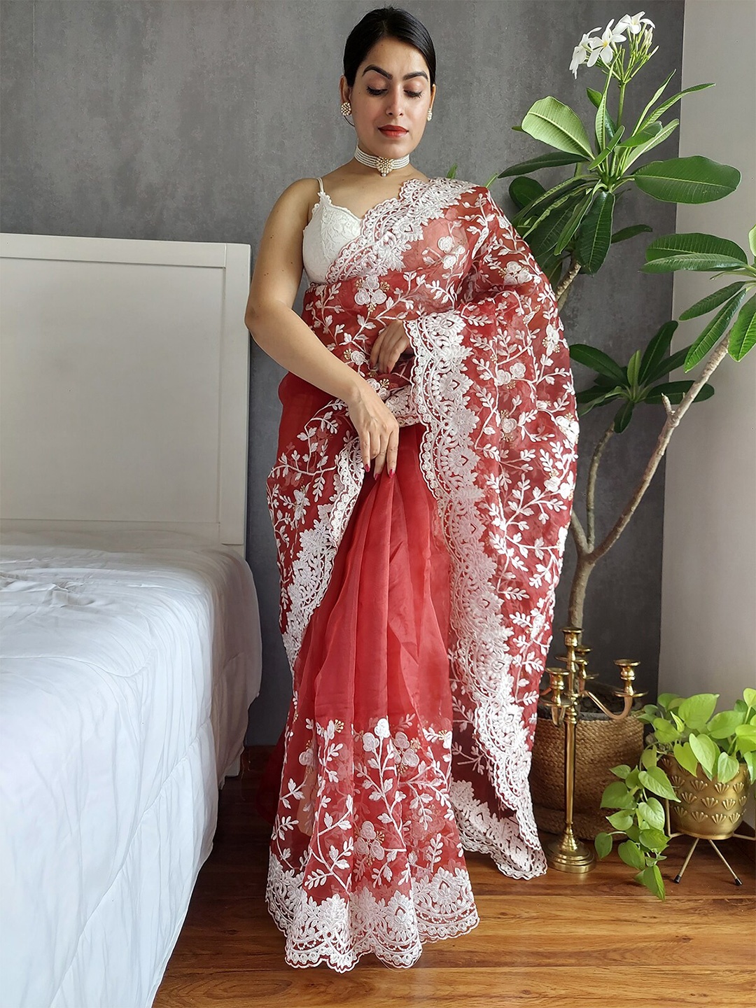 

ODETTE Floral Embridered Organza Saree, Red