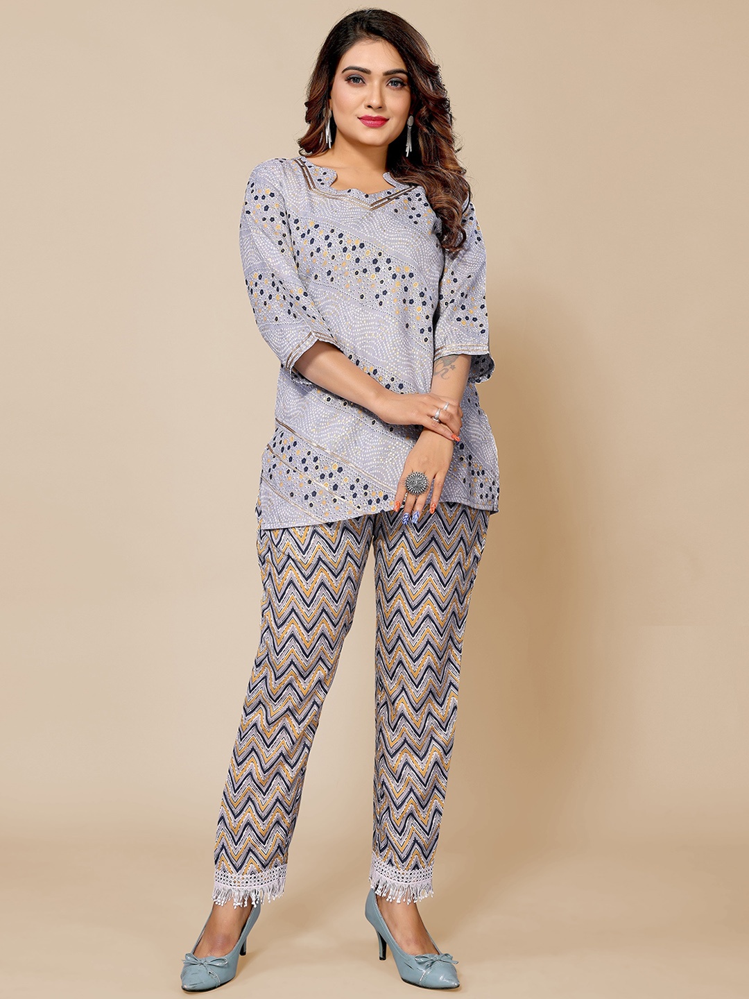 

Krimmple Bandhani Printed Top With Trousers, Grey