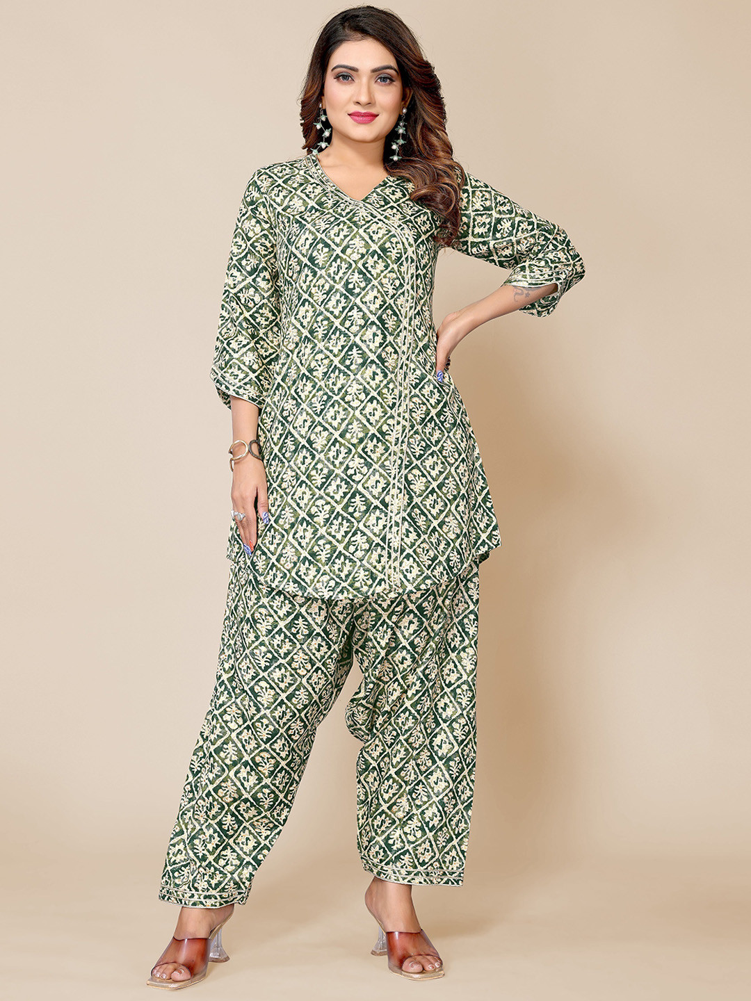 

Krimmple Floral Printed Kurta with Salwar, Green