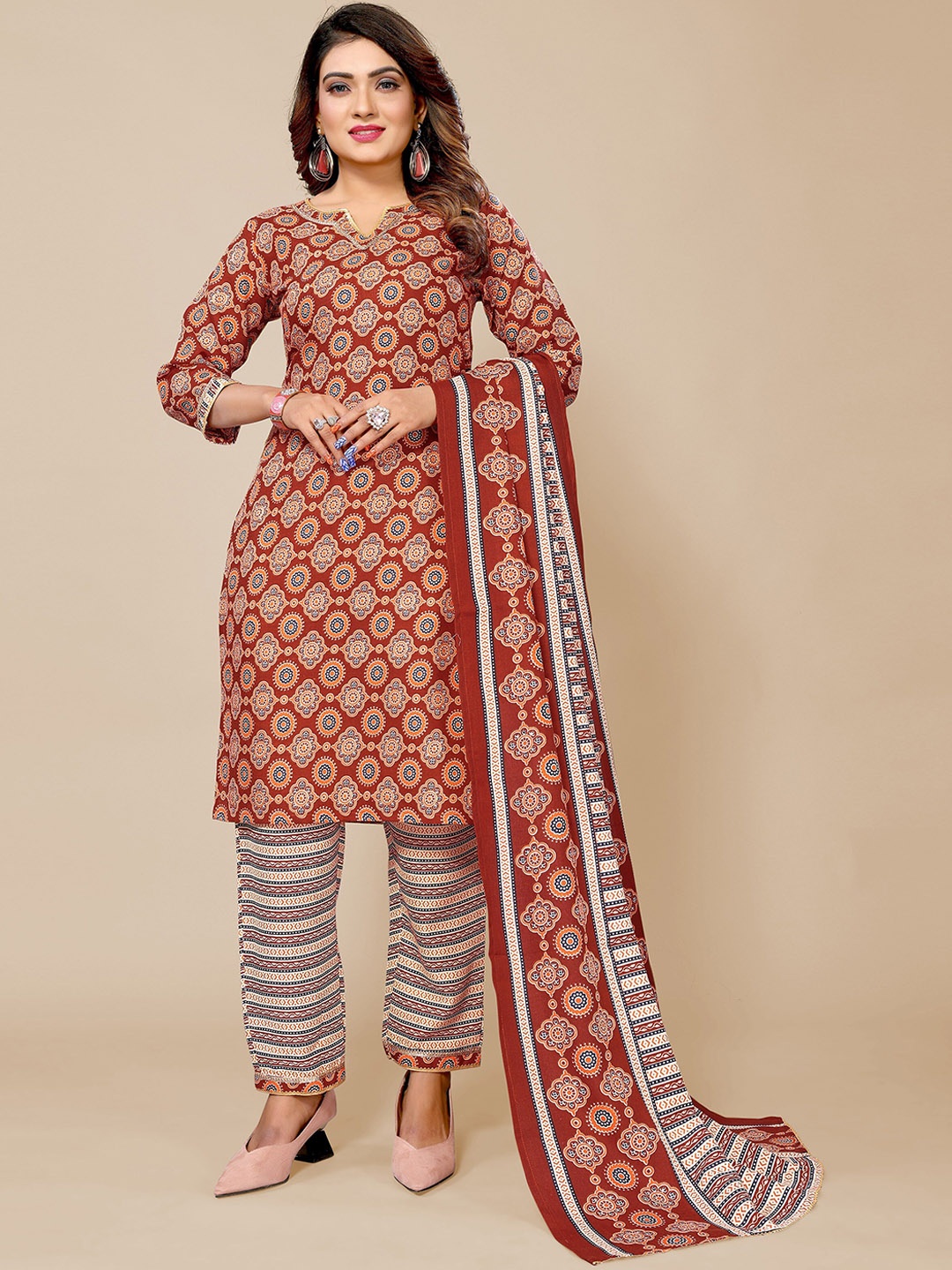 

Krimmple Floral Printed Gotta Patti Kurta with Trousers & Dupatta, Maroon