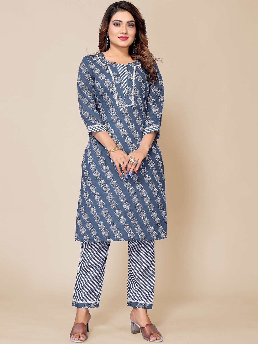 

Krimmple Ethnic Motifs Printed Regular Kurta with Trousers, Blue