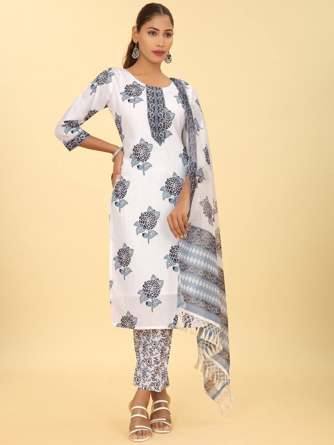 

Punrwa Ethnic Motifs Printed Regular Kurta with Trousers & Dupatta, White