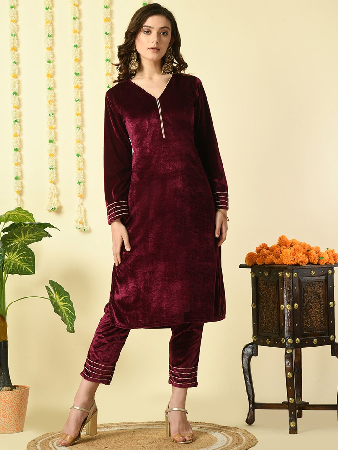 

Myshka V-Neck Velvet Straight Kurta With Trouser, Magenta